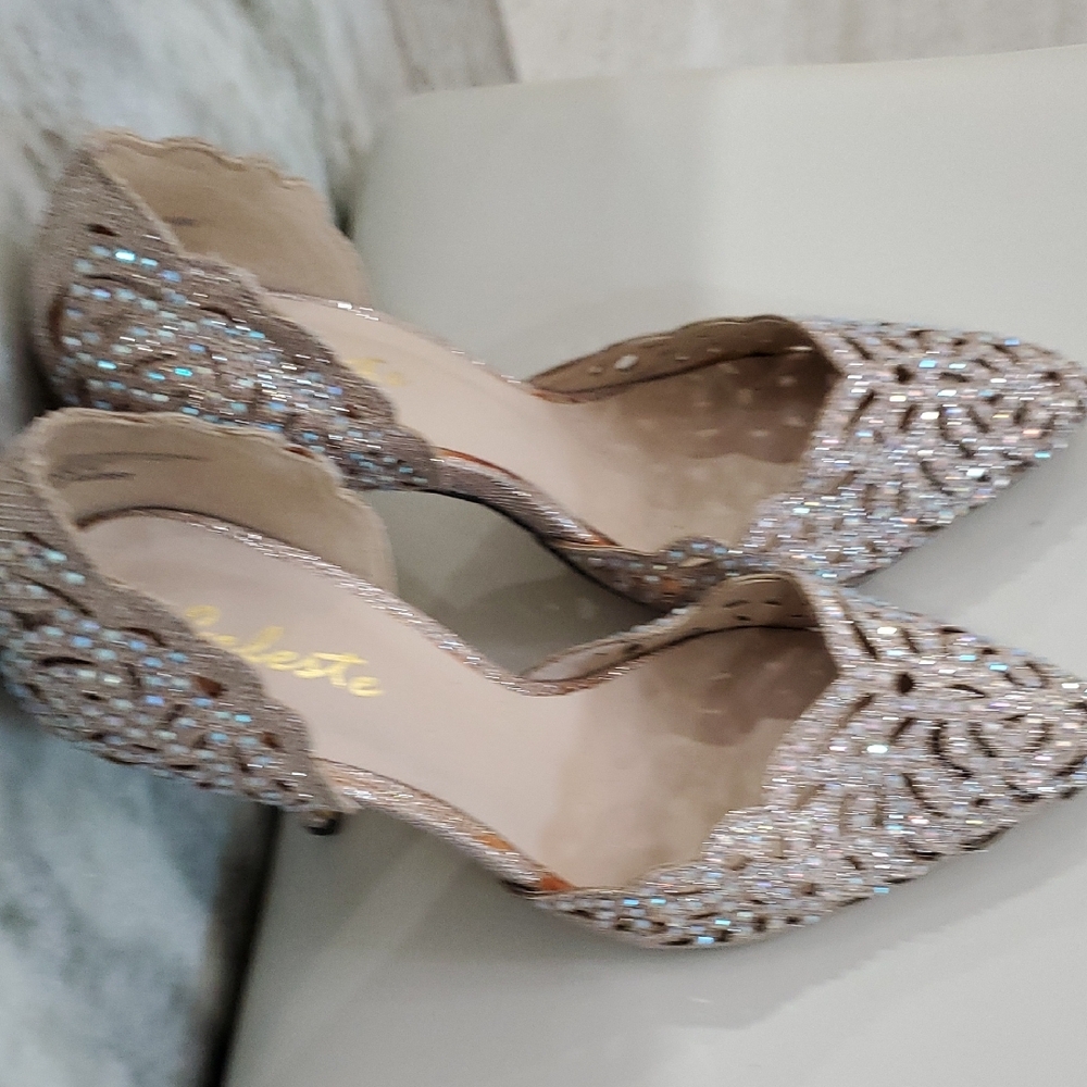 Celeste Gold Heels with Elegant Laser-Cut Design Sz 7 Wedding Graduation. - Picture 15 of 16